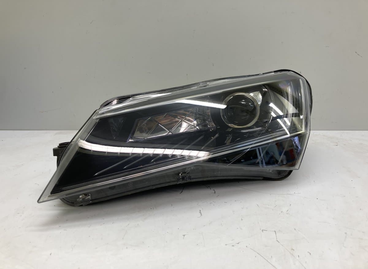 SKODA 3V1941017A 8K0941597B 4G0907397Q 8U0941329 Headlight left SKODA SUPERB III (3V3, 3V5) (2015-2024)