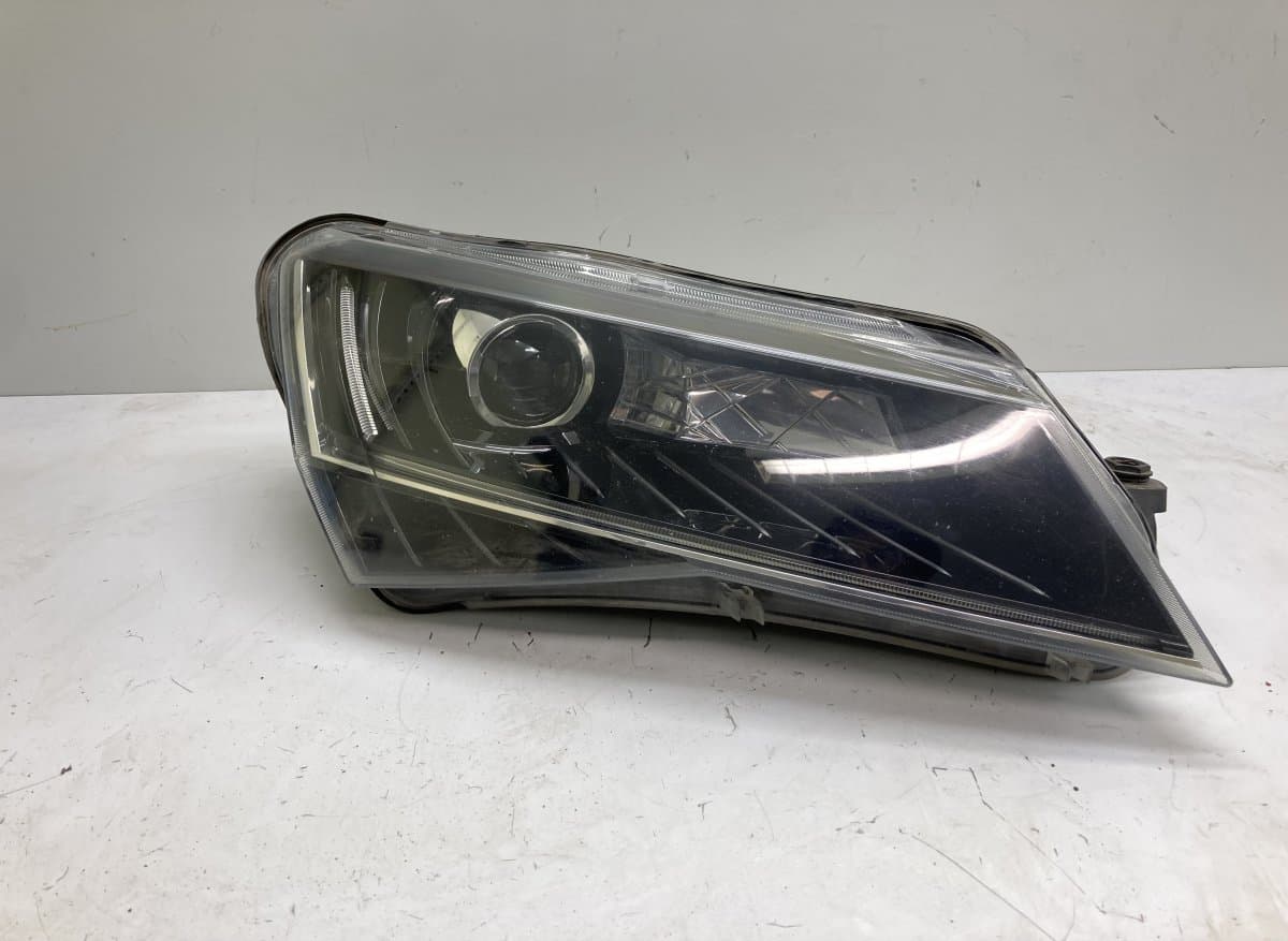 SKODA 3V1941016A 4G0907397Q 8U0941329 8K0941597B Headlight right SKODA SUPERB III (3V3, 3V5) (2015-2024)