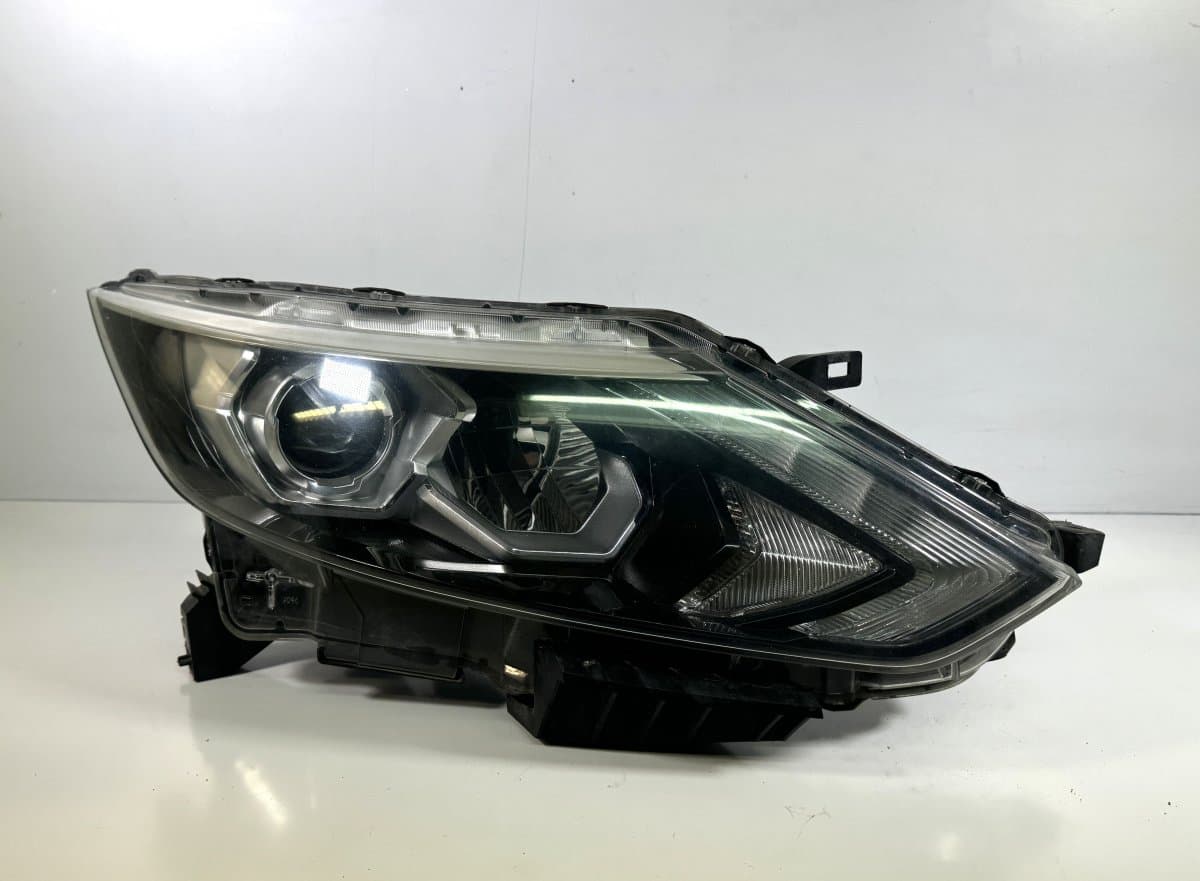NISSAN 260104EH0B Headlight right NISSAN QASHQAI II (J11) (2013-2021)