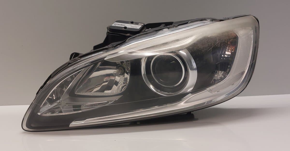 VOLVO 31420110 90053126 Headlight left VOLVO S60 II / V60 I (2010-2018)