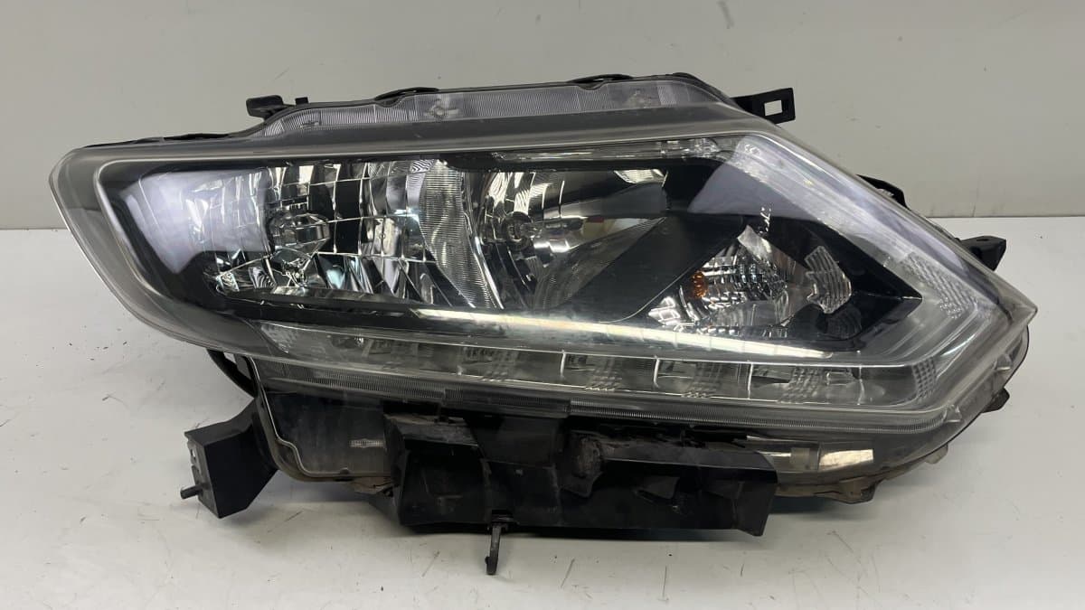 NISSAN 260104CC0C Headlight right NISSAN X-TRAIL III (T32) (2013-2022)