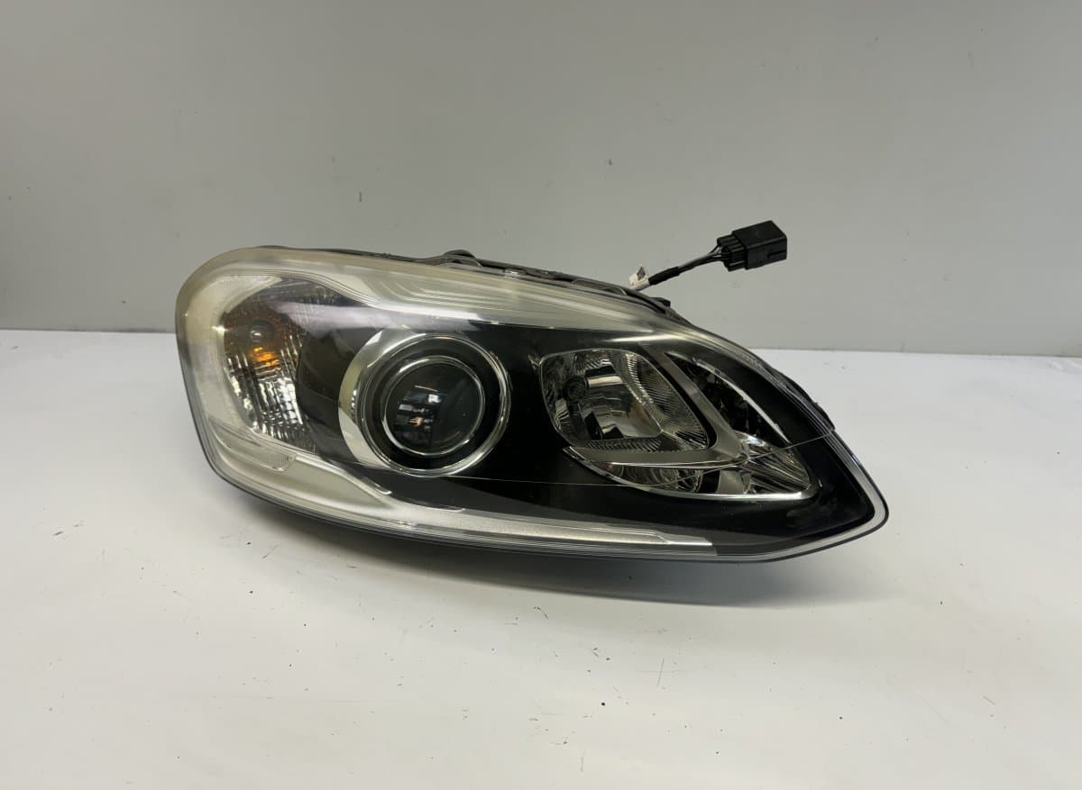 VOLVO 31420252 Headlight right VOLVO XC60 I (2008-2017)