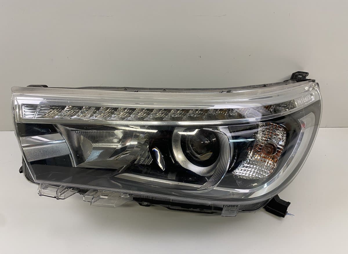 TOYOTA 811500K732 Headlight left TOYOTA HILUX VIII (AN110, AN120, AN130) (2015-)