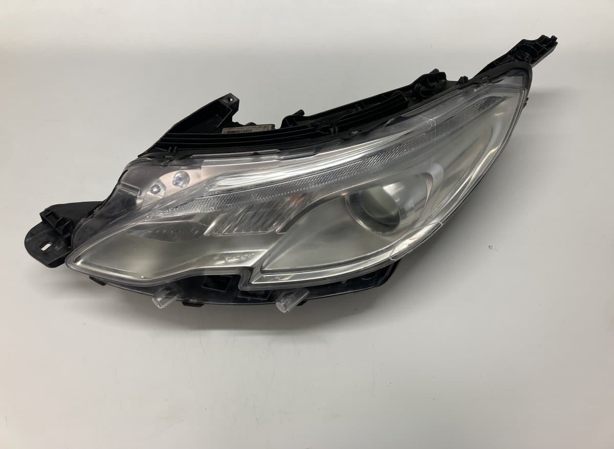 PEUGEOT 9677810180 90015175 Headlight left PEUGEOT 2008 I (A94) (2013-2019)