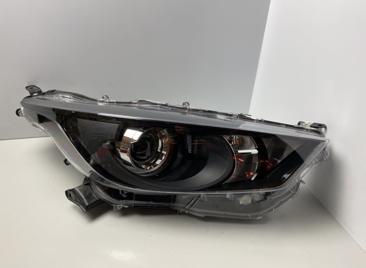 TOYOTA 81130-K0060 81130-K0080 99226-81017 9922681017 Headlight right TOYOTA YARIS III (XP130) (2010-2019)