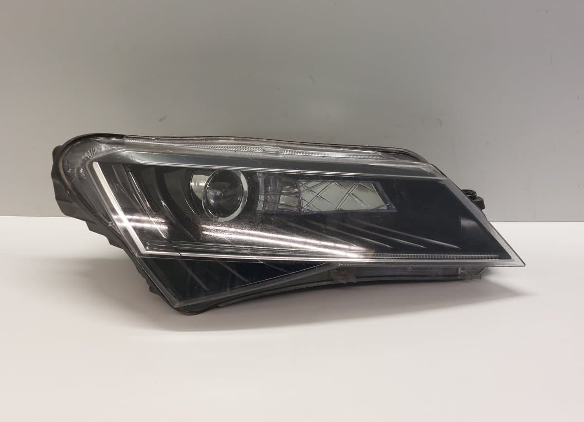 SKODA 3V1941016A 8U0941329 Headlight right SKODA SUPERB III (3V3, 3V5) (2015-2024)