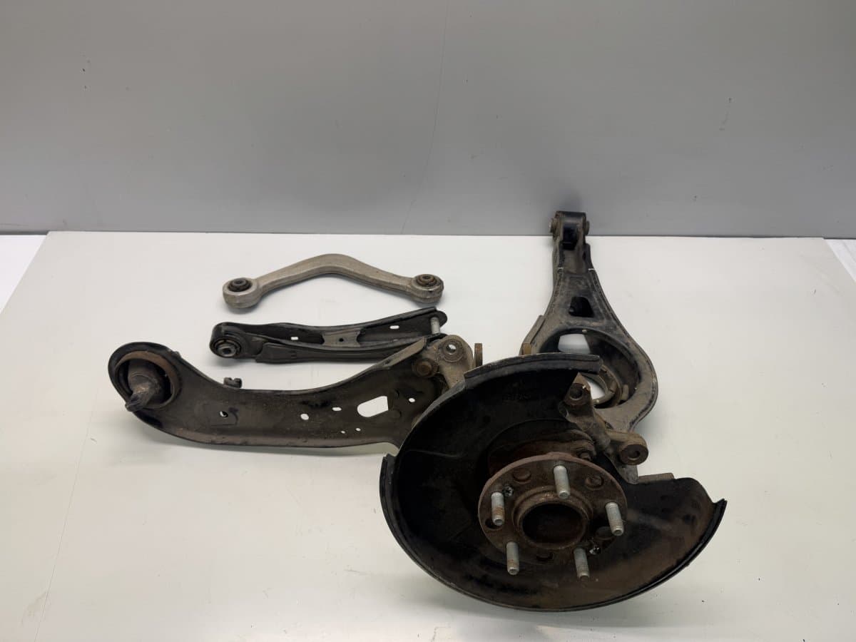 KIA 52710C2100 55210E6710 55270A8300 55110C3000 55250D4700 Wheel bearing housing rear left KIA OPTIMA IV (JF) (2015-2020)
