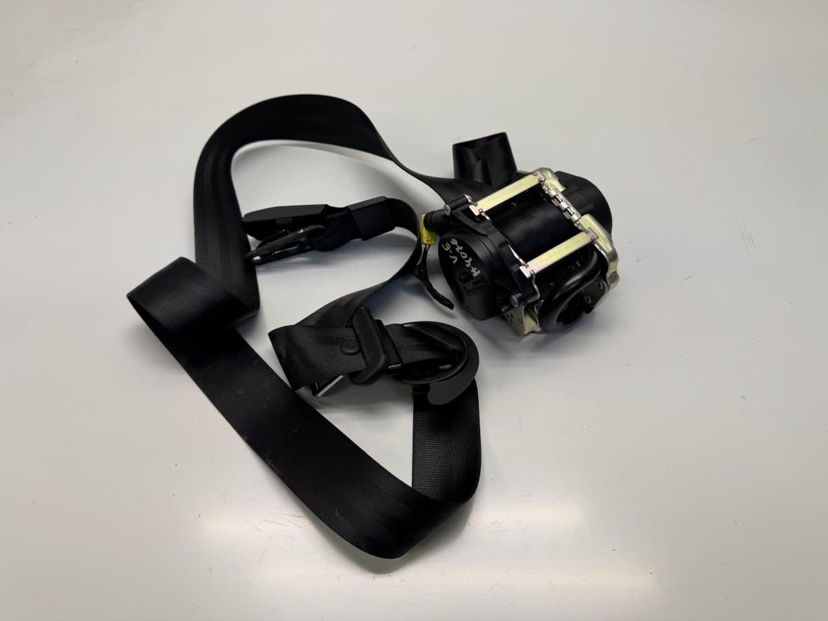 AUDI 8W0857705 Seat Belt Front Left AUDI A4 (8W, B9) (2015-)
