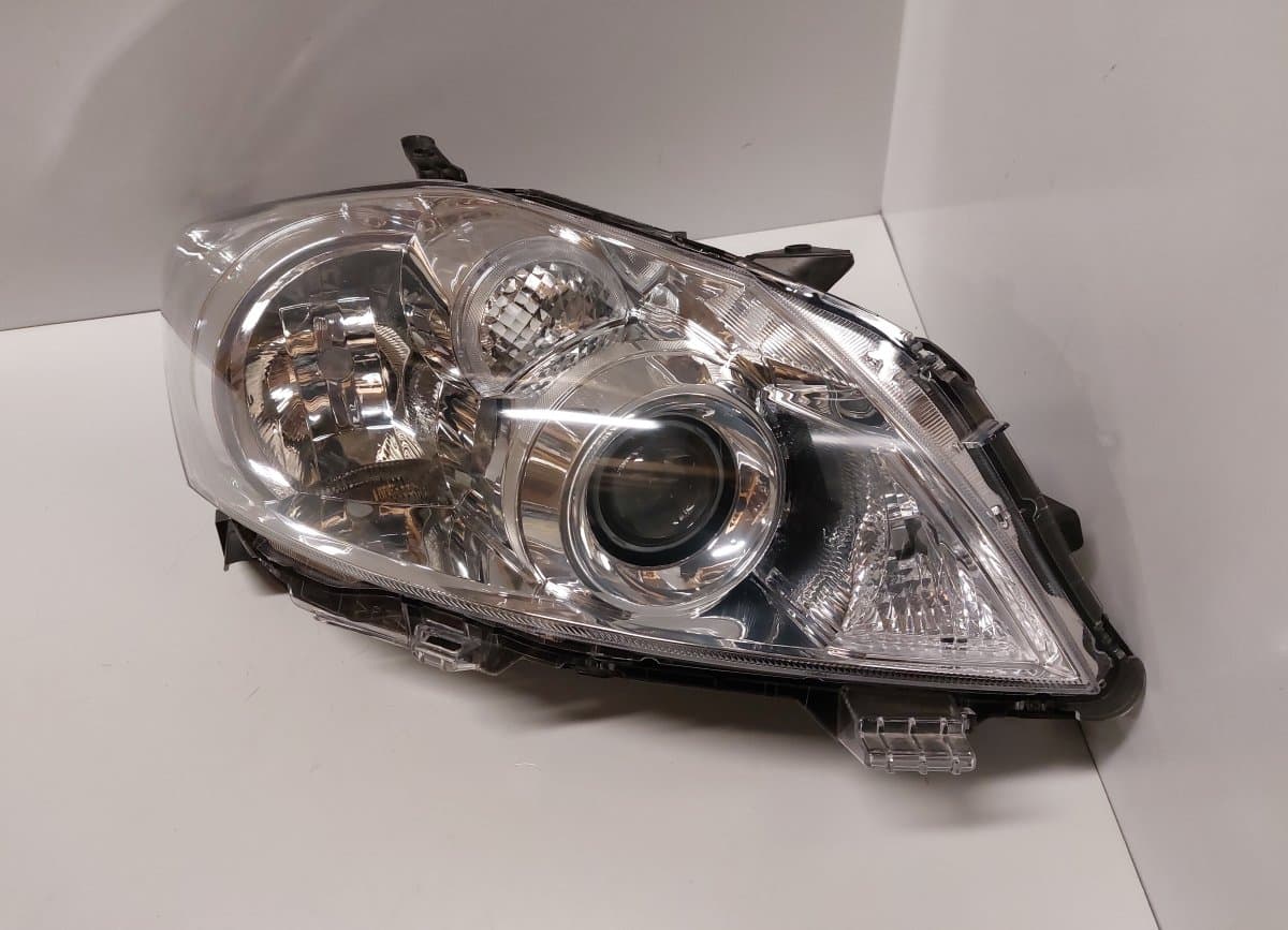 TOYOTA 81130-02A40 8113002A40 89904588 Headlight right TOYOTA AURIS (E15) (2006-2012)