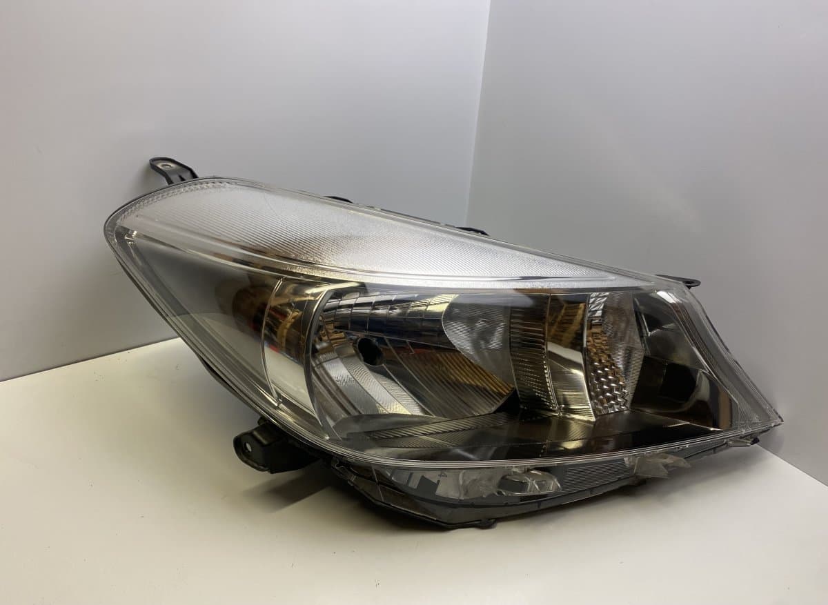 TOYOTA 8117052740 Headlight right TOYOTA YARIS III (XP130) (2010-2019)
