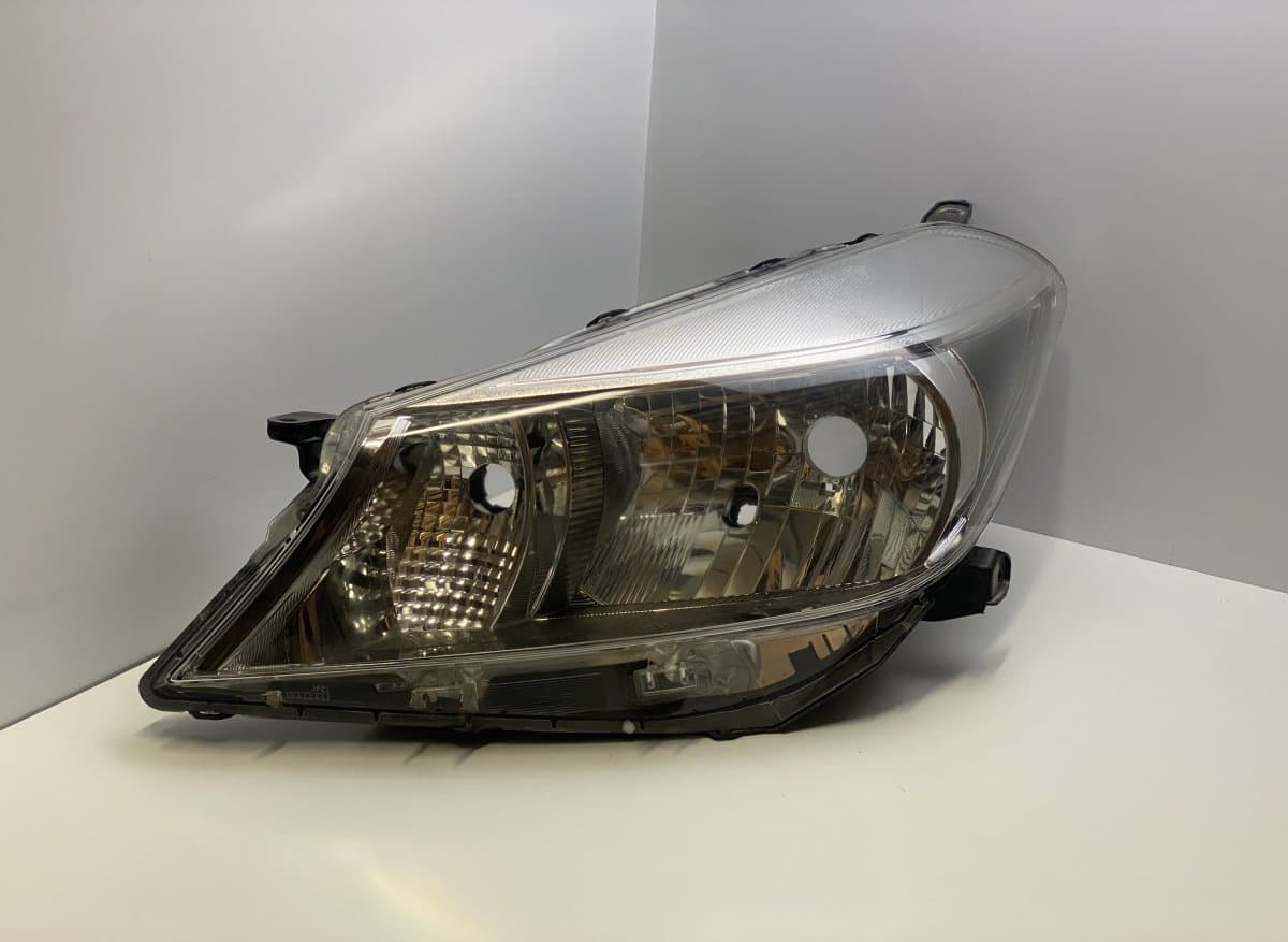 TOYOTA 811500D340 Headlight left TOYOTA YARIS III (XP130) (2010-2019)