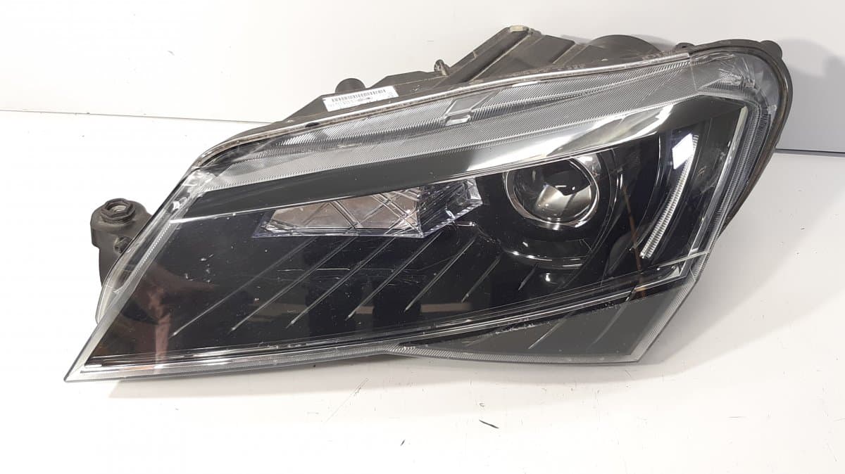 SKODA Headlight left SKODA SUPERB III (3V3, 3V5) (2015-2024)