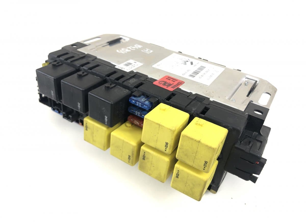 MERCEDES-BENZ 05045117 Fuse box MERCEDES-BENZ SL-CLASS (R230) (2001-2012)