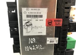 MERCEDES-BENZ 10091518 Fuse box MERCEDES-BENZ SL-CLASS (R230) (2001-2012) — thumbnail 4