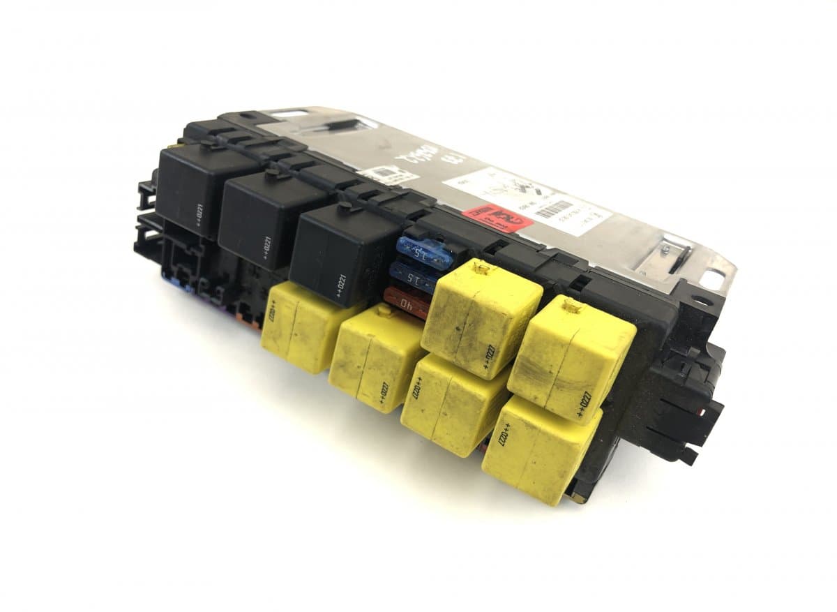 MERCEDES-BENZ 05045117 Fuse box MERCEDES-BENZ SL-CLASS (R230) (2001-2012)
