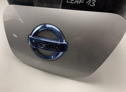 NISSAN 65701-3NB5A 658233NA0B 65823-3NA0B 657303NA1B 65730-3NA1B Fuel flap NISSAN LEAF I (ZE0) (2010-2017) — thumbnail 2
