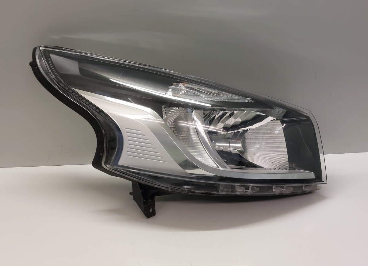 RENAULT 260105469R 260105469 Headlight right RENAULT TRAFIC III (JG, EG, FG) (2014-)