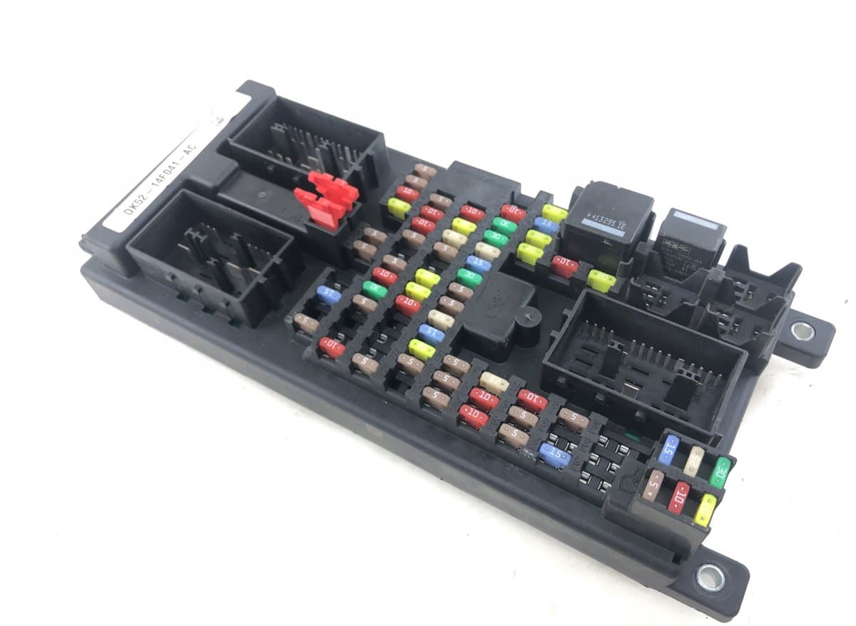 LAND ROVER LR045951 Fuse box LAND ROVER RANGE ROVER IV (LG/L405) (2012-2021)