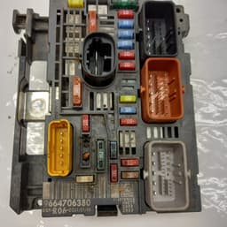 PEUGEOT 9664706380 BSMR0600 Fuse box PEUGEOT 308 I (4A, 4C) (2007-2013) — thumbnail 4