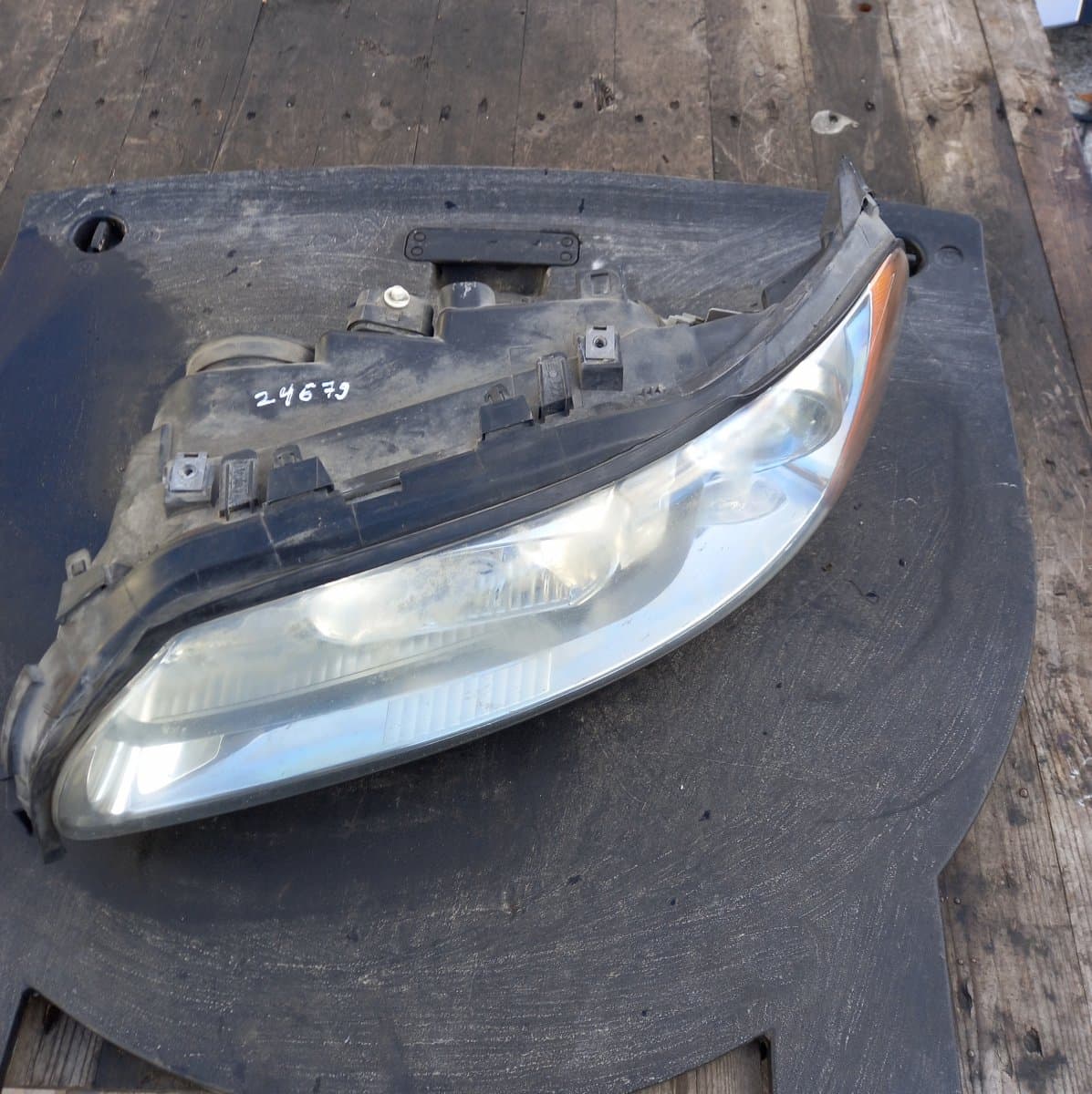 VOLVO 30784248 30698846 Headlight left VOLVO V70 II / XC70 I (P80) (2000-2007)