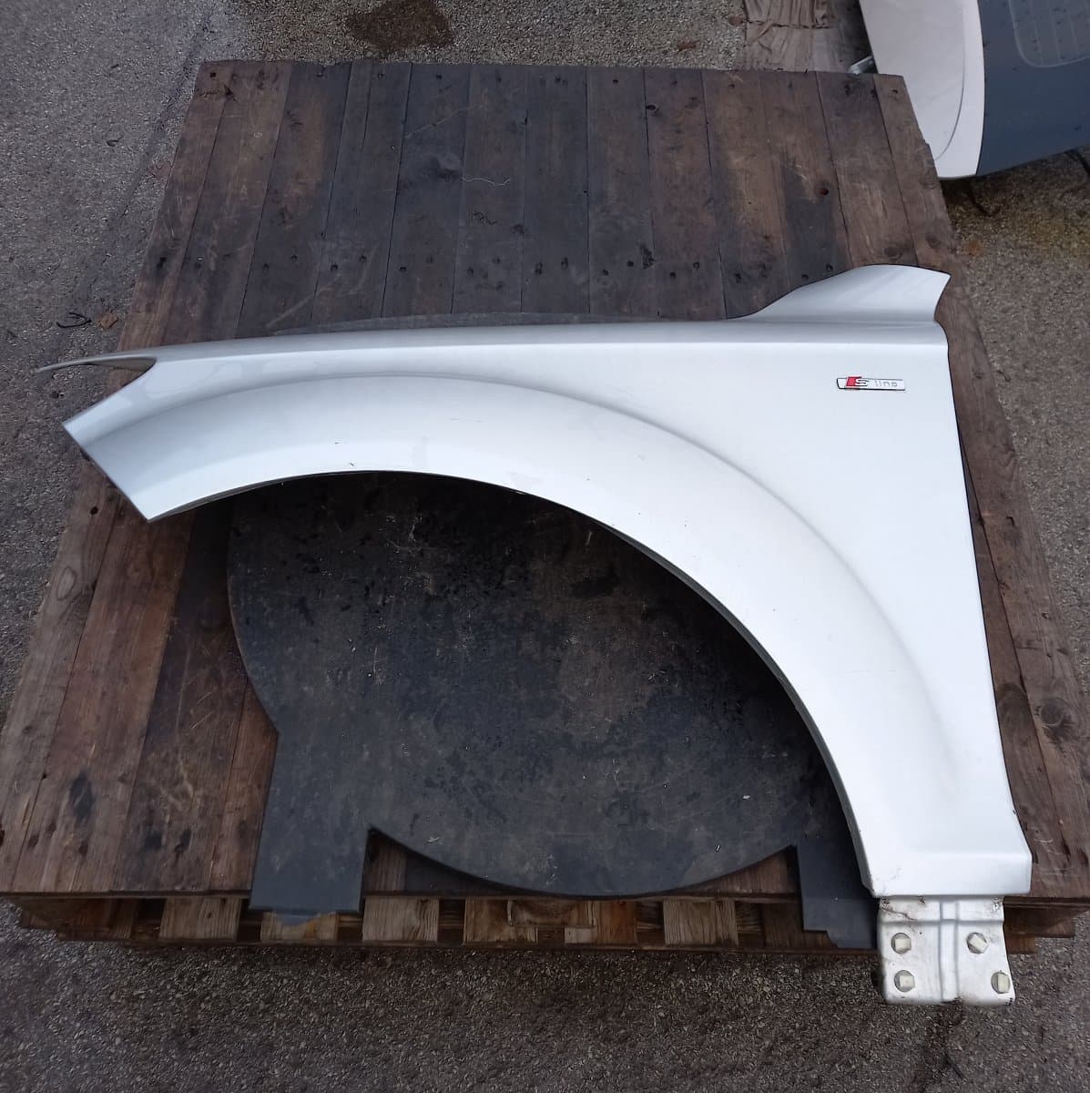 AUDI Fender Front Left AUDI Q7 (4L) (2006-2015)