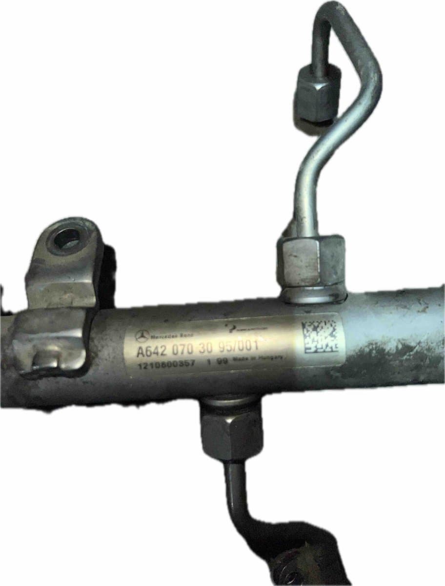 MERCEDES-BENZ Fuel Distributor / fuel rail MERCEDES-BENZ C-CLASS (W204) (2007-2013)