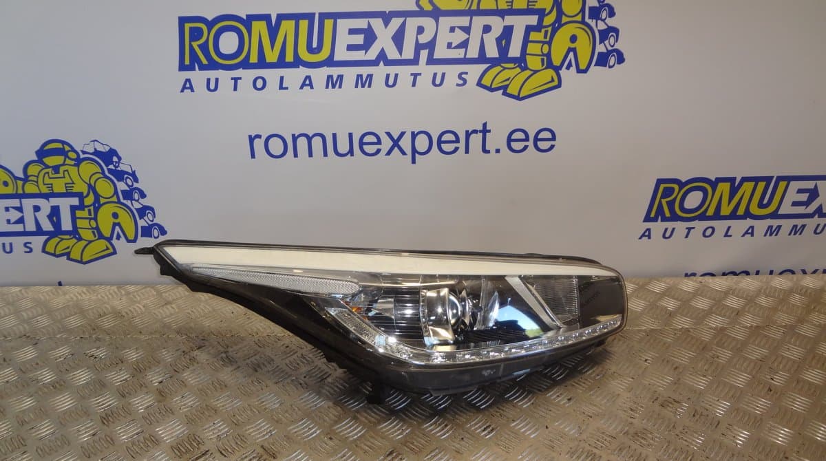 Headlight right KIA CEE'D II (JD) (2012-2018)