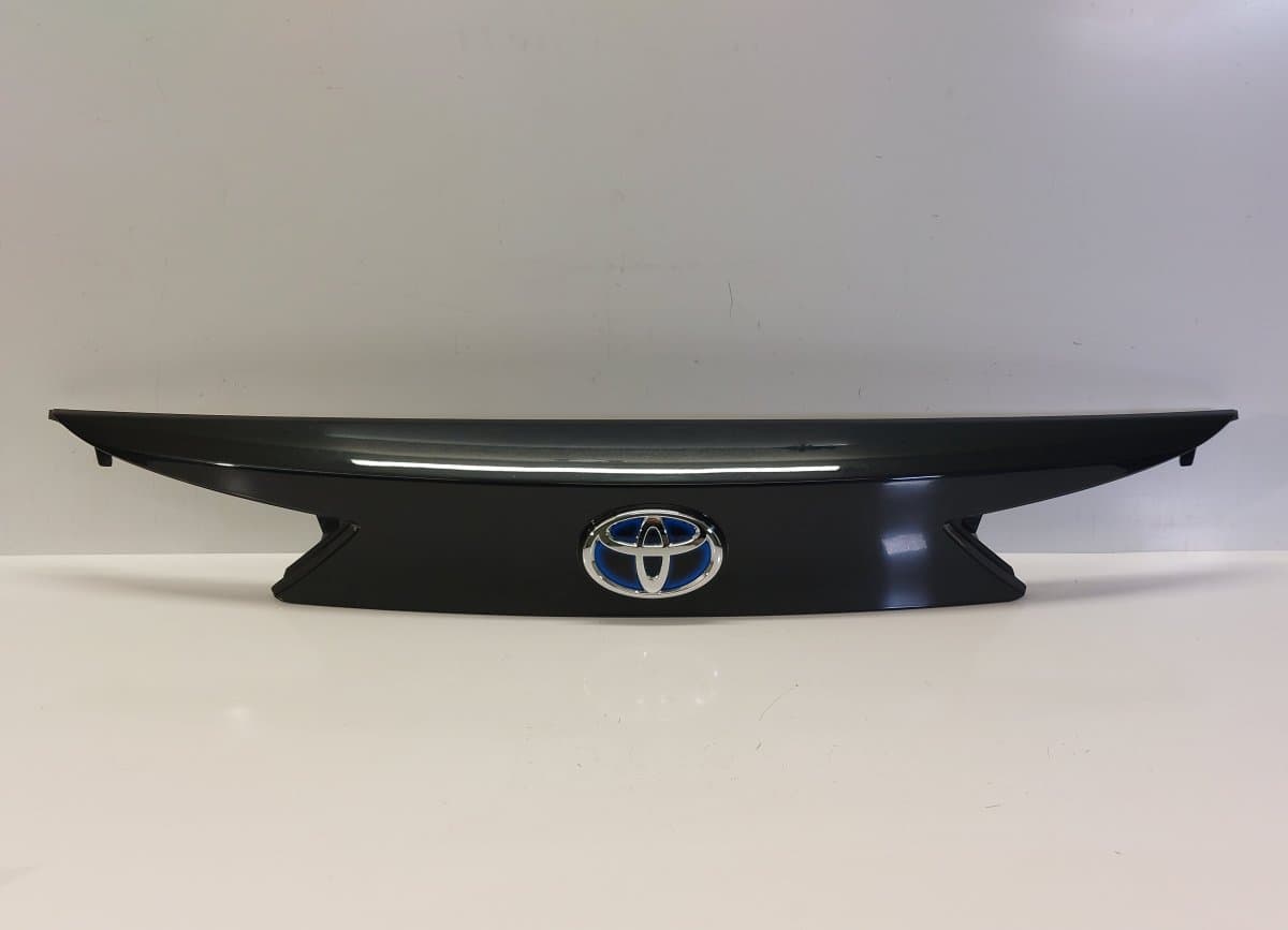 76811-02830 Bootlid / tailgate reflector panel TOYOTA AURIS (E18) 2012-2018