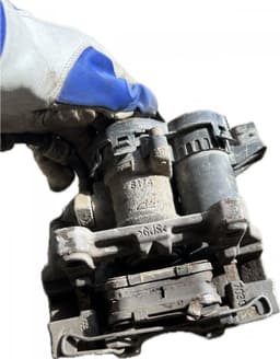 VOLVO 31687346 Brake caliper rear right VOLVO S90 / V90 (2016-) — thumbnail 3