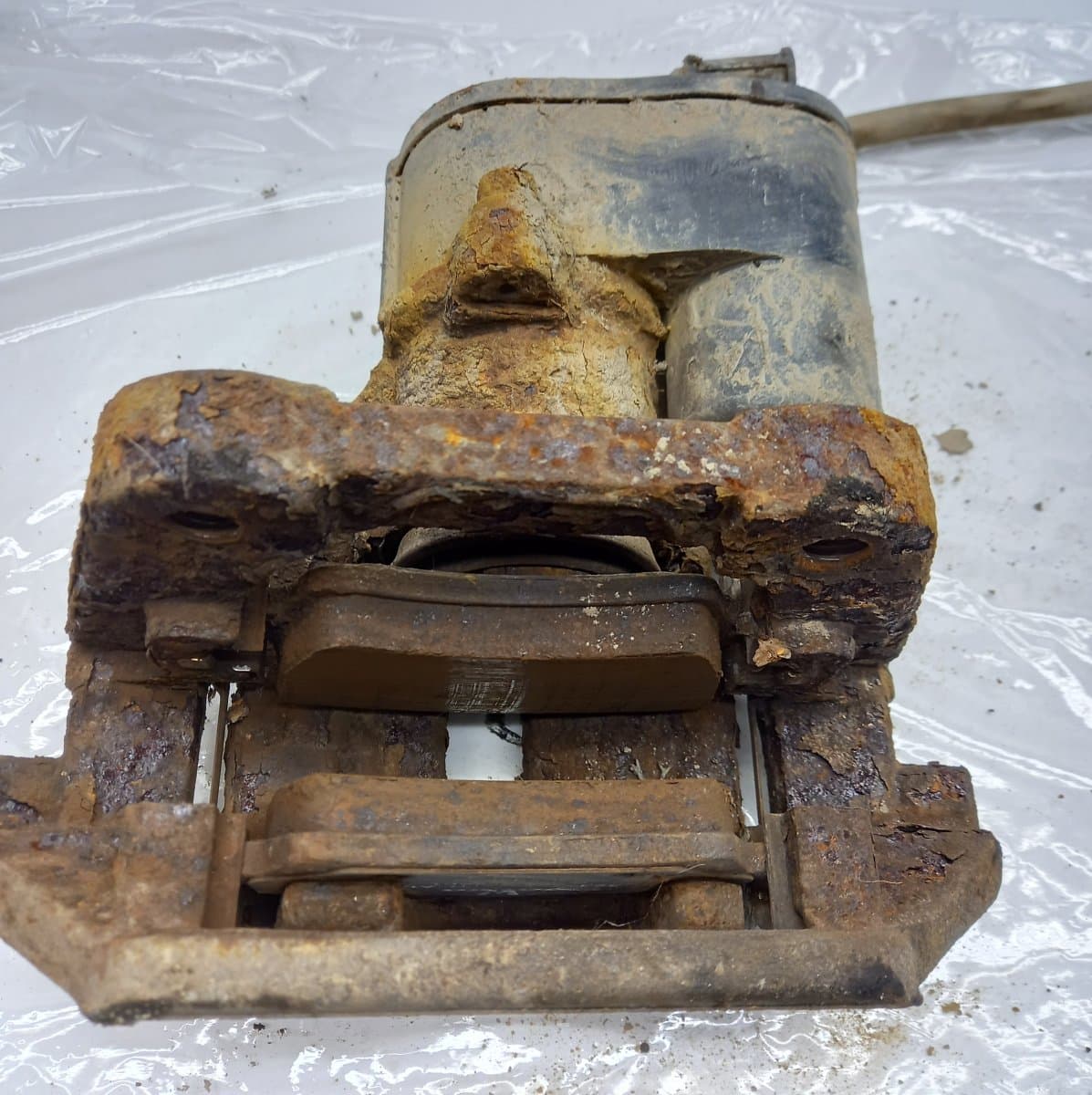 VOLVO 36001375 8603729 Brake caliper rear left VOLVO XC60 I (2008-2017)