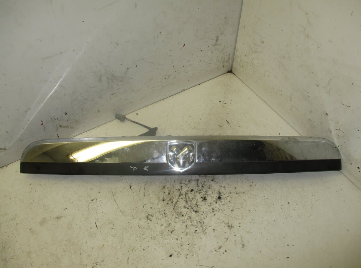 Bootlid / tailgate moulding DODGE CARAVAN V (2007-2020)