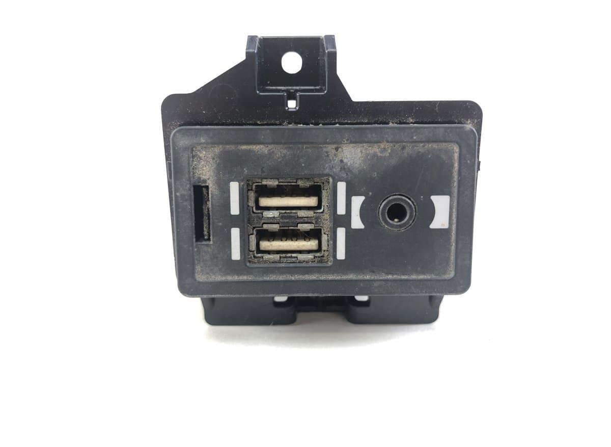 LEXUS 8619011010 Audio input / USB socket LEXUS ES VII (2018-)
