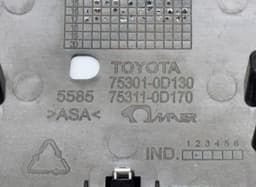 TOYOTA 753010D130 75311-0D170 753110D170 Badge emblem rear TOYOTA YARIS III (XP150) (2013-) — thumbnail 3
