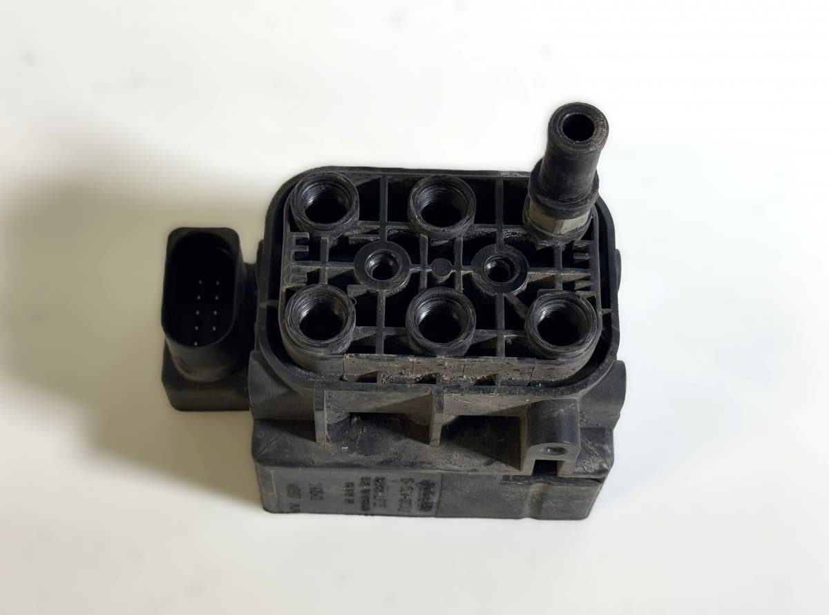 JEEP 15152400332 68087233AA Air suspension valve block JEEP GRAND CHEROKEE IV (WK, WK2) (2010-2021)