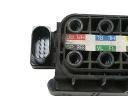 MERCEDES-BENZ A2123200358 Air suspension valve block MERCEDES-BENZ S-CLASS (W221) (2005-2013) — thumbnail 4