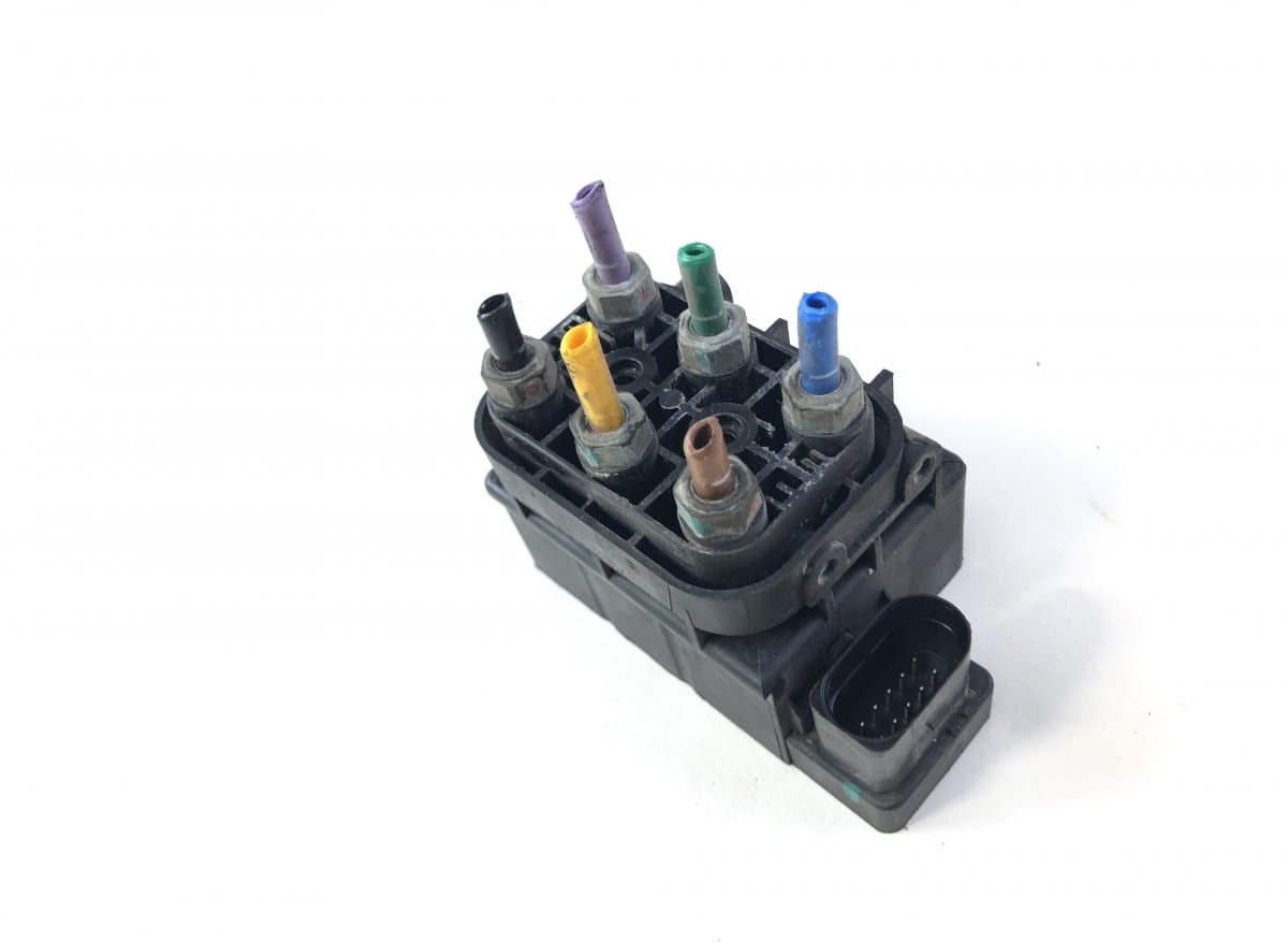 TESLA 600640600A Air suspension valve block TESLA MODEL S (5YJS) (2012-)