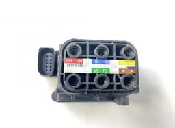 MERCEDES-BENZ A2123200358 Air suspension valve block MERCEDES-BENZ C-CLASS (W205) (2013-2021) — thumbnail 2