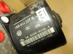 VW ABS hydraulic unit / pump VW GOLF V (1K) (2003-2009) — thumbnail 3