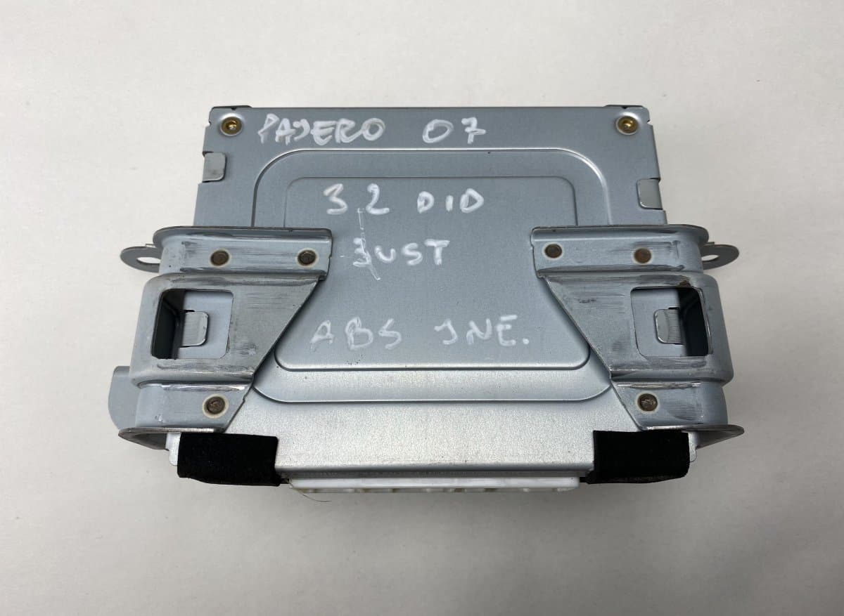MITSUBISHI 8633A015 ABS Control unit MITSUBISHI PAJERO IV (V80, V90) (2006-2021)