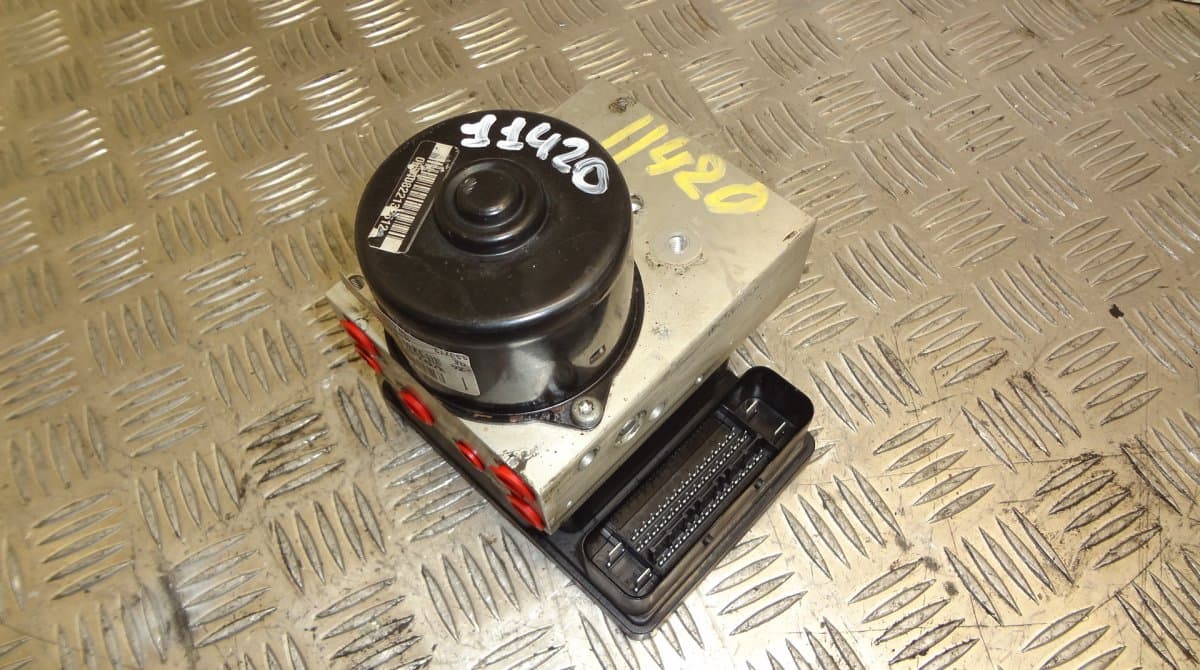 VOLVO 8619968 ABS hydraulic unit / pump VOLVO V70 II / XC70 I (P80) (2000-2007)