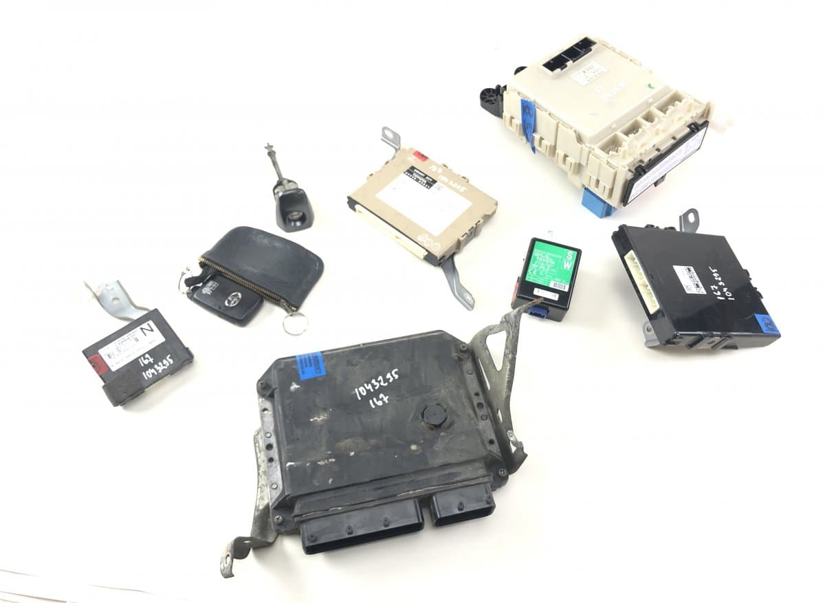TOYOTA 8966105D01 Engine Control Unit / module (ECU) TOYOTA AVENSIS (T270) (2009-2018)
