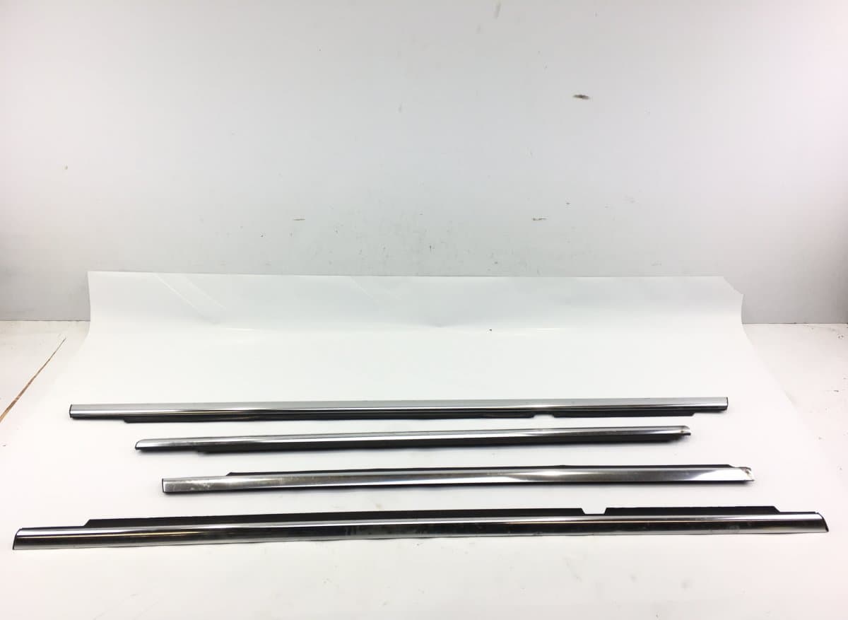 MERCEDES-BENZ A2516906580 Door Window moulding Front Left MERCEDES-BENZ R-CLASS (W251) (2006-2013)
