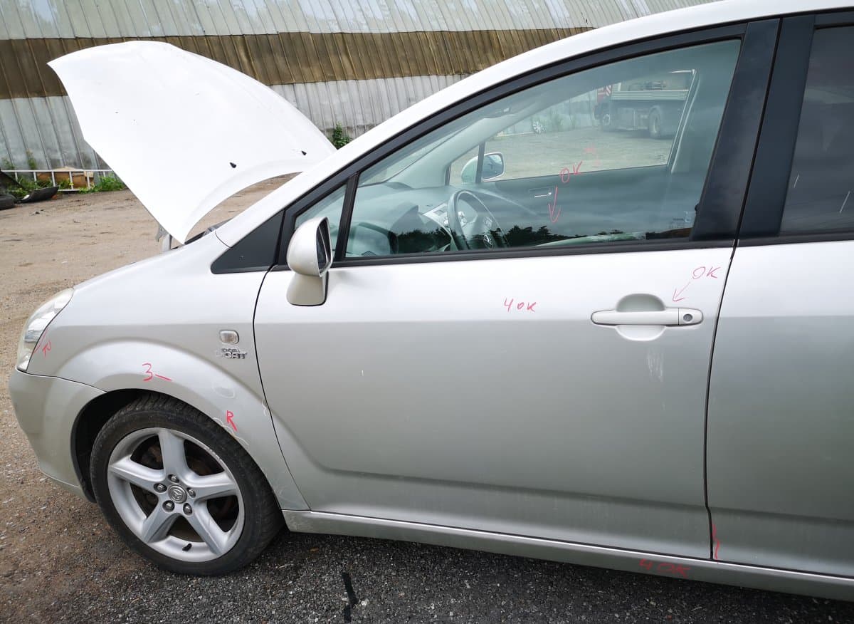 TOYOTA Door Front Left TOYOTA COROLLA Verso II (AR10) (2004-2009)