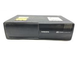 VOLVO 8252235 CD Changer VOLVO V70 II / XC70 I (P80) (2000-2007) — thumbnail 1