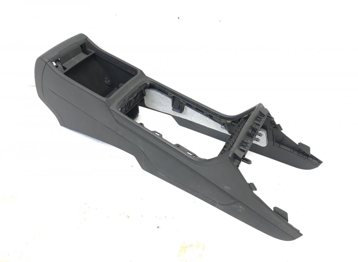 VW 7P1863241B center Console VW TOUAREG II (7P) (2010-2018)