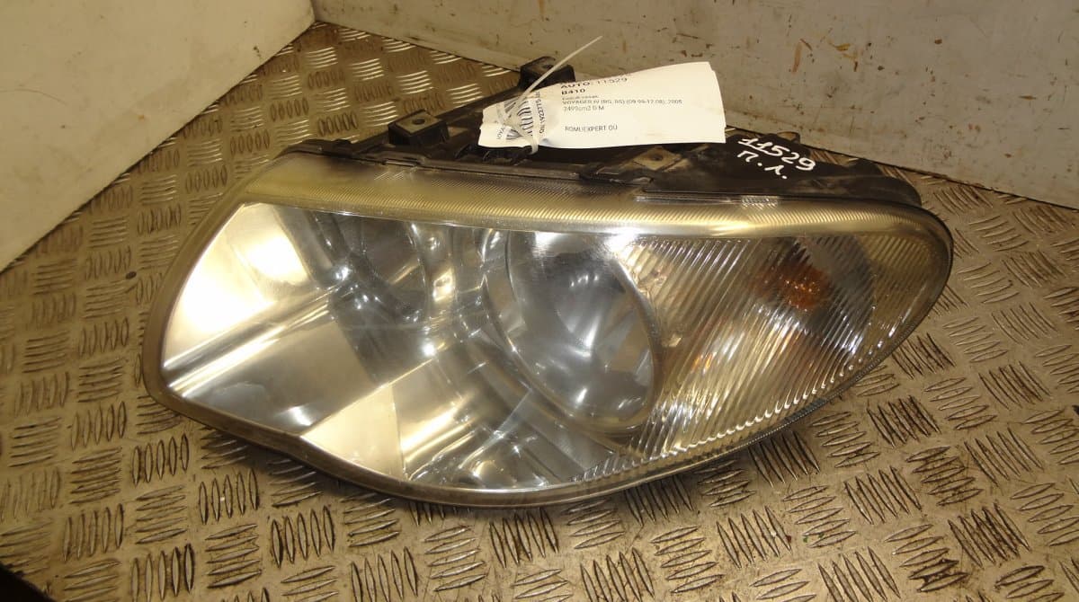 CHRYSLER Headlight left CHRYSLER VOYAGER IV (RG, RS) (2000-2008)
