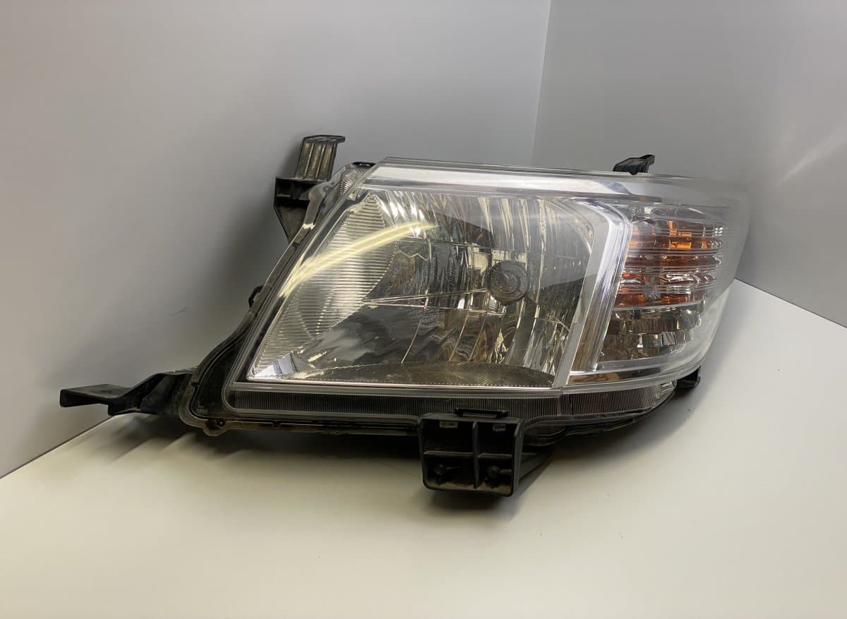 TOYOTA Headlight left TOYOTA HILUX VII (AN10, AN20, AN30) (2005-2015)