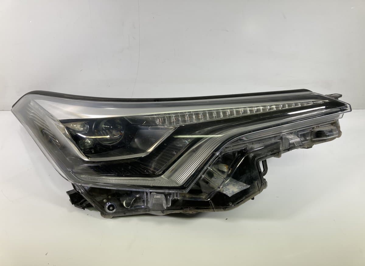 81110F407100 Headlight right TOYOTA C-HR I (AX10, AX50) (2016-2023)
