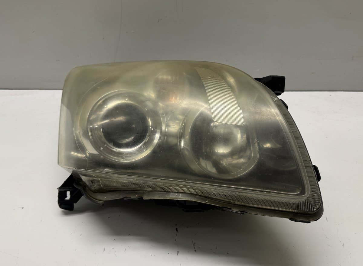 TOYOTA 8113005240 Headlight right TOYOTA AVENSIS (T250) (2003-2008)