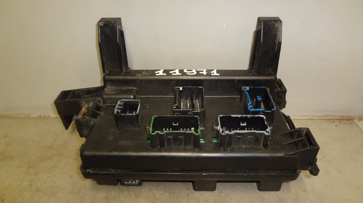 Fuse box CHRYSLER 300C I (2004-2010)